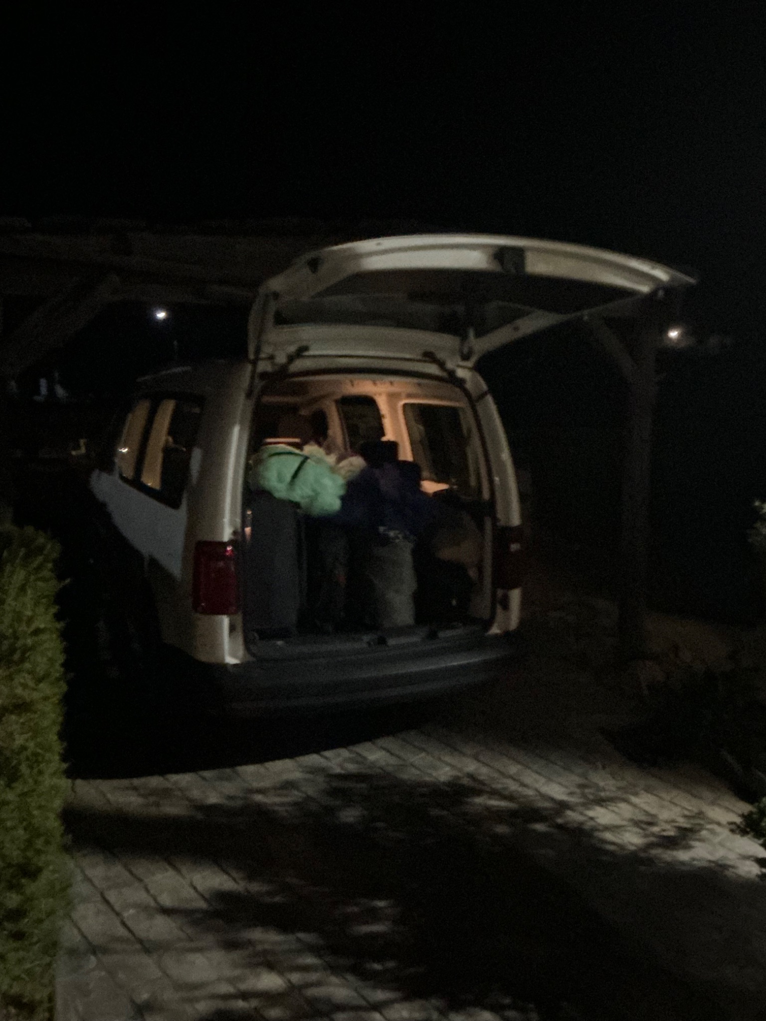 Voll beladener VW Caddy